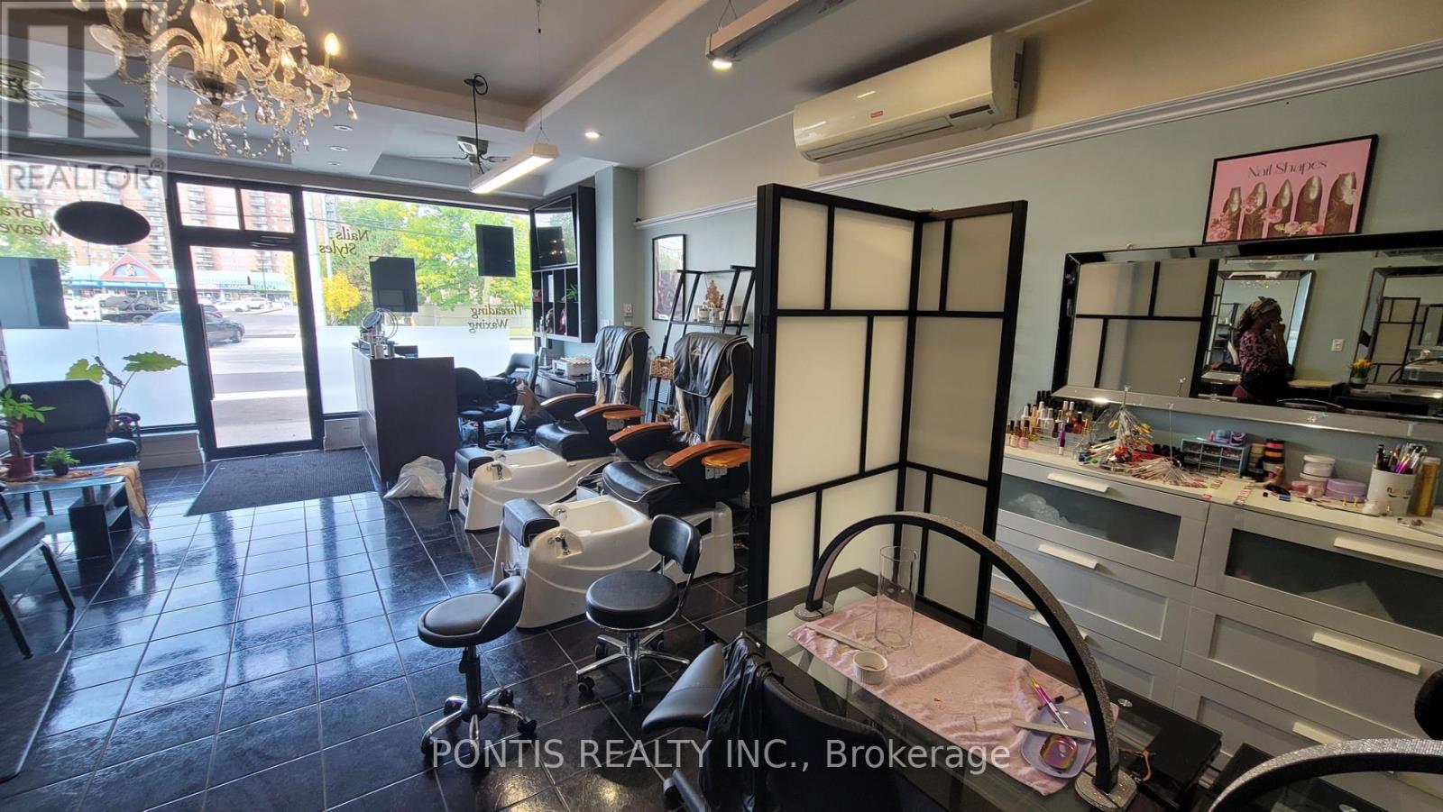 612 Lakeshore Road E, Mississauga, Ontario  L5G 1J4 - Photo 9 - W12427264