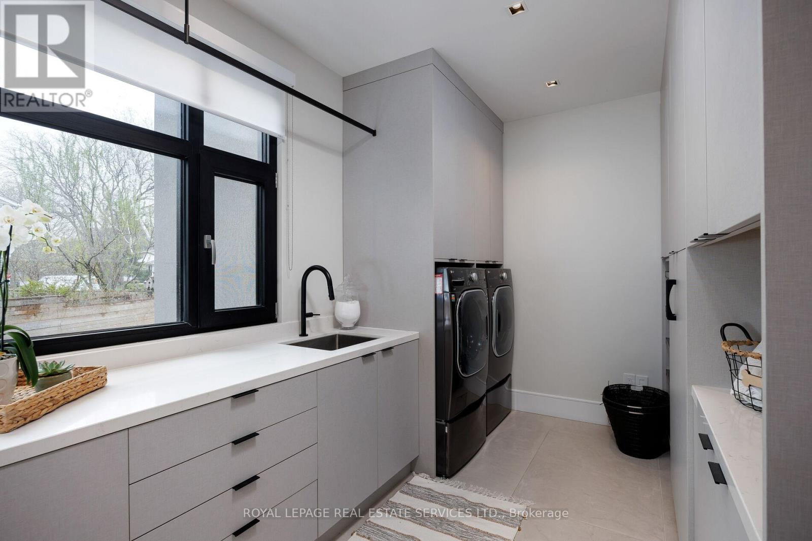 1471 Rogerswood Court, Mississauga, Ontario  L5J 1R7 - Photo 23 - W12427268