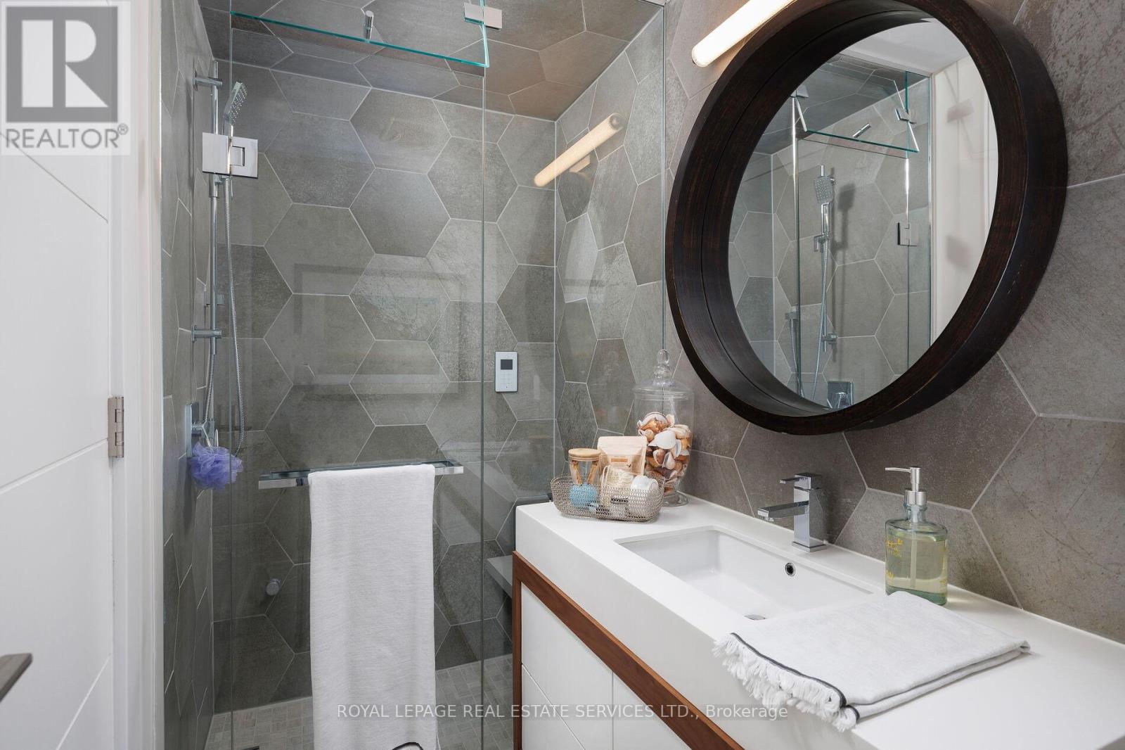 1471 Rogerswood Court, Mississauga, Ontario  L5J 1R7 - Photo 43 - W12427268