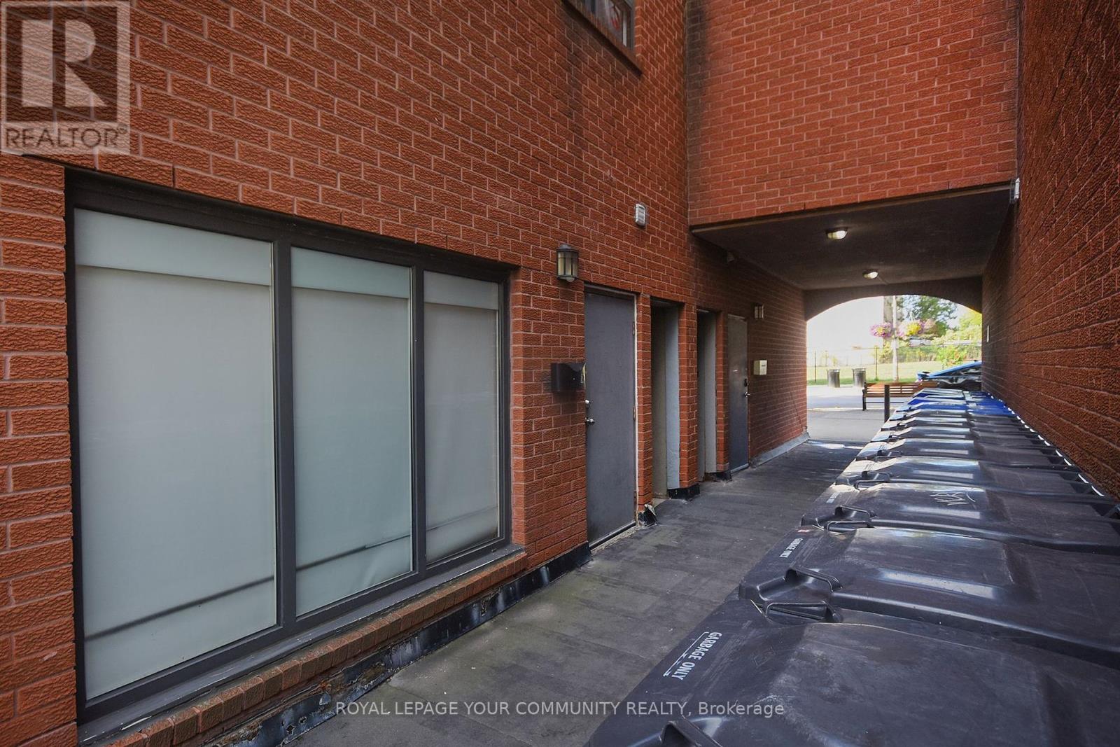 77 Lakeshore Road W, Oakville, Ontario  L6K 1C9 - Photo 23 - W12427288