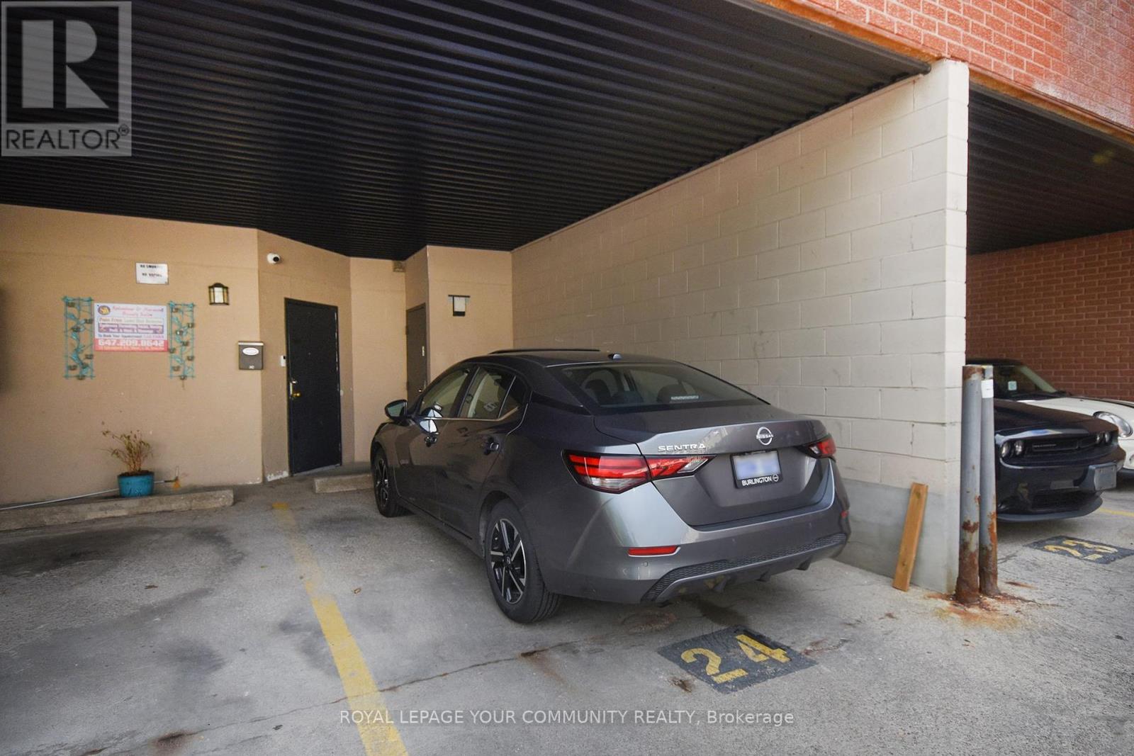 77 Lakeshore Road W, Oakville, Ontario  L6K 1C9 - Photo 24 - W12427288