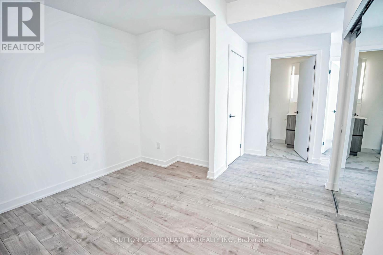 805 - 220 Missinnihe Way, Mississauga, Ontario  L5H 0A9 - Photo 3 - W12427299