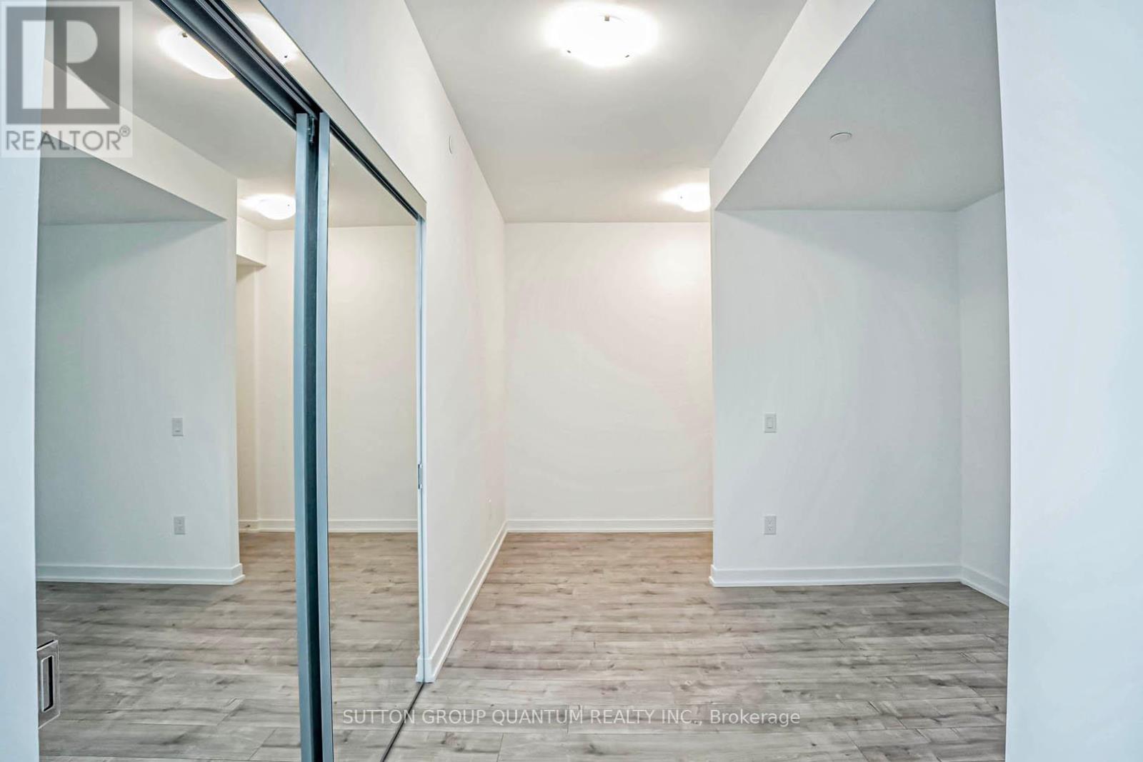 805 - 220 Missinnihe Way, Mississauga, Ontario  L5H 0A9 - Photo 4 - W12427299