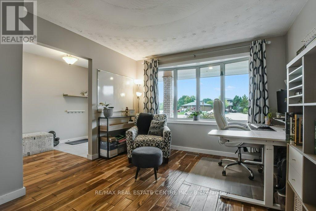 36 Crystal Court, Cambridge, Ontario  N1R 7T2 - Photo 12 - X12427201