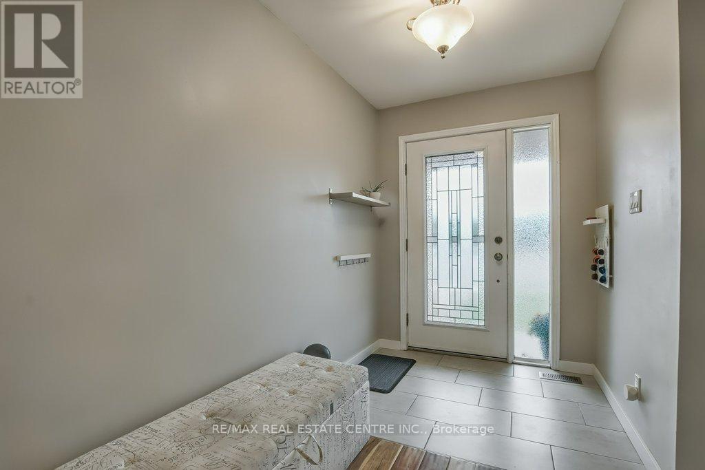 36 Crystal Court, Cambridge, Ontario  N1R 7T2 - Photo 4 - X12427201