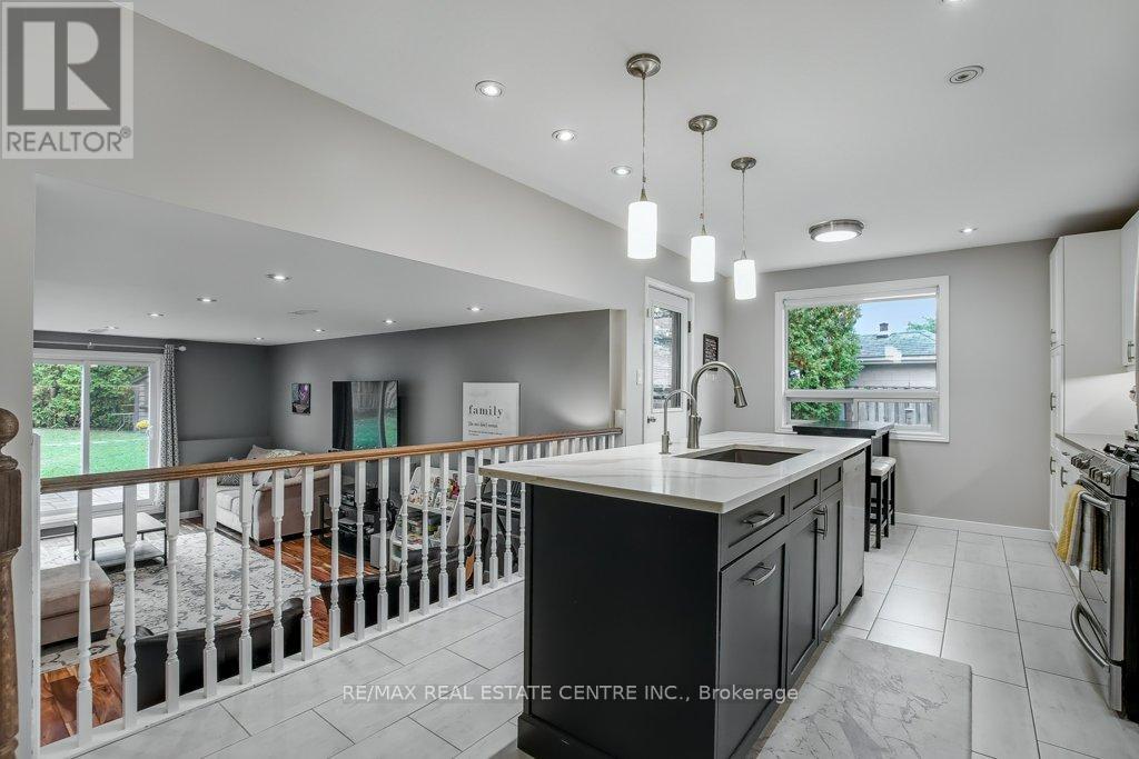 36 Crystal Court, Cambridge, Ontario  N1R 7T2 - Photo 5 - X12427201