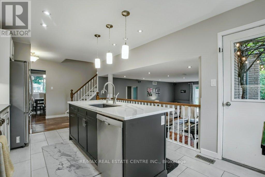 36 Crystal Court, Cambridge, Ontario  N1R 7T2 - Photo 9 - X12427201