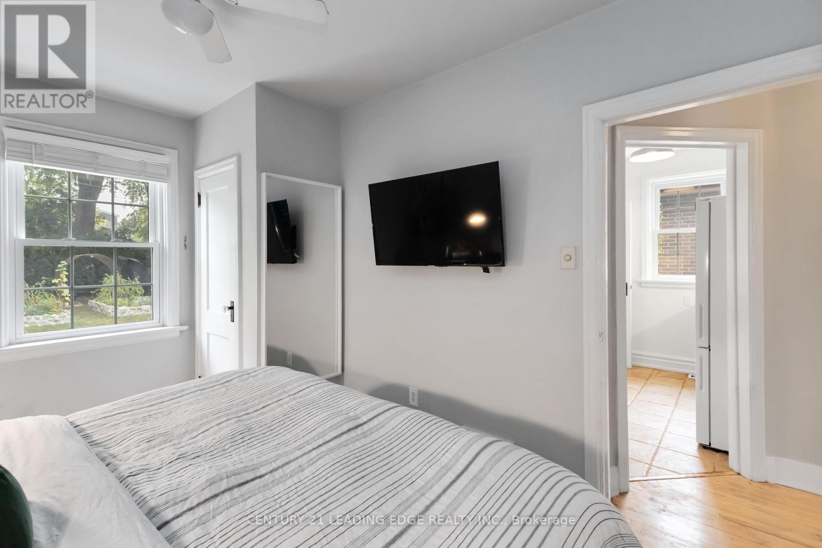 657 Emery Street, London South, Ontario  N6C 2G3 - Photo 19 - X12427225