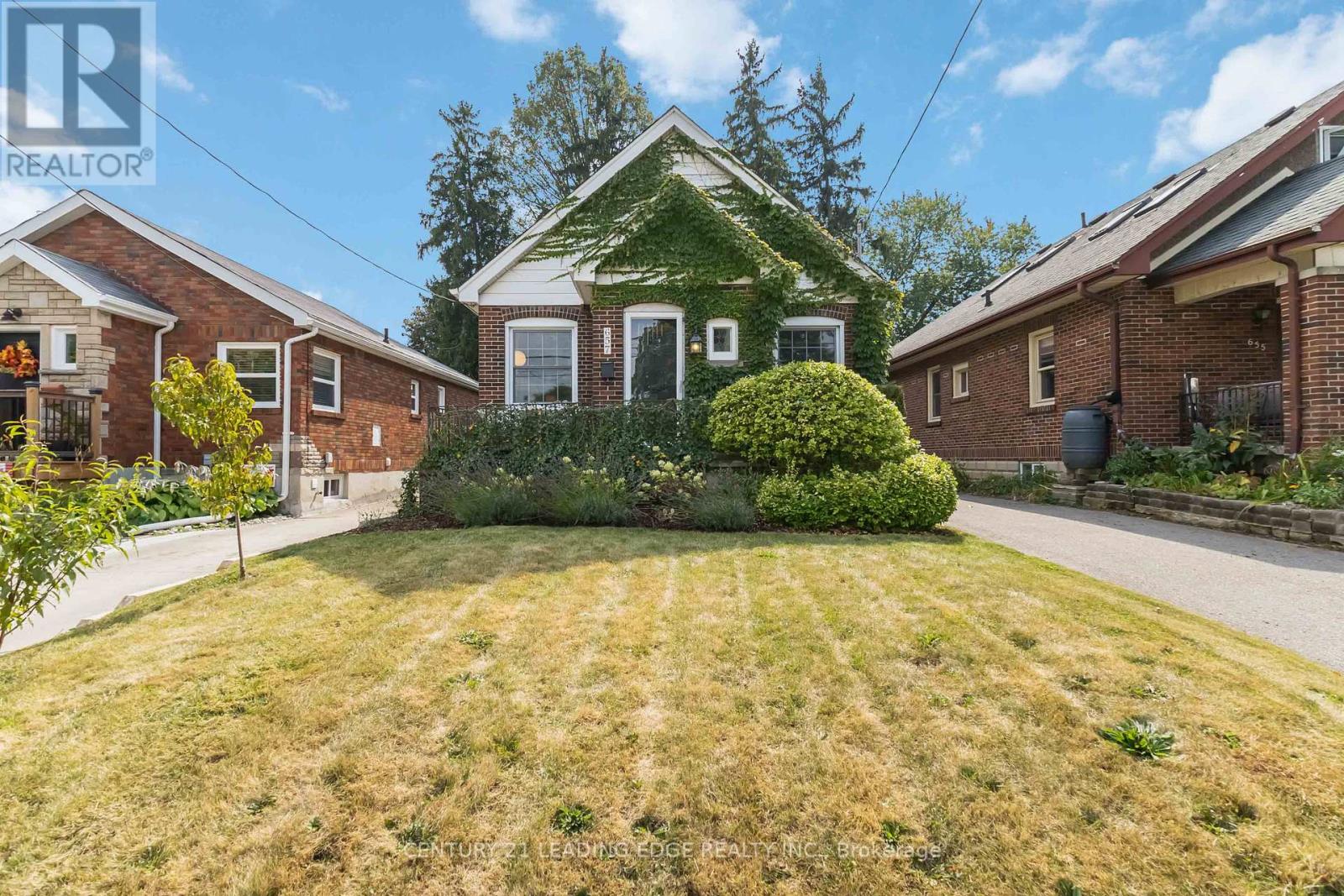 657 Emery Street, London South, Ontario  N6C 2G3 - Photo 3 - X12427225
