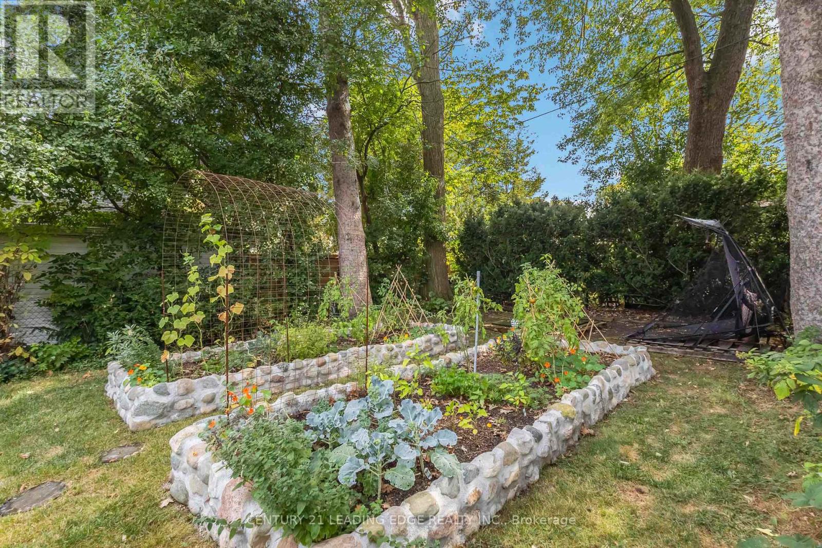 657 Emery Street, London South, Ontario  N6C 2G3 - Photo 40 - X12427225
