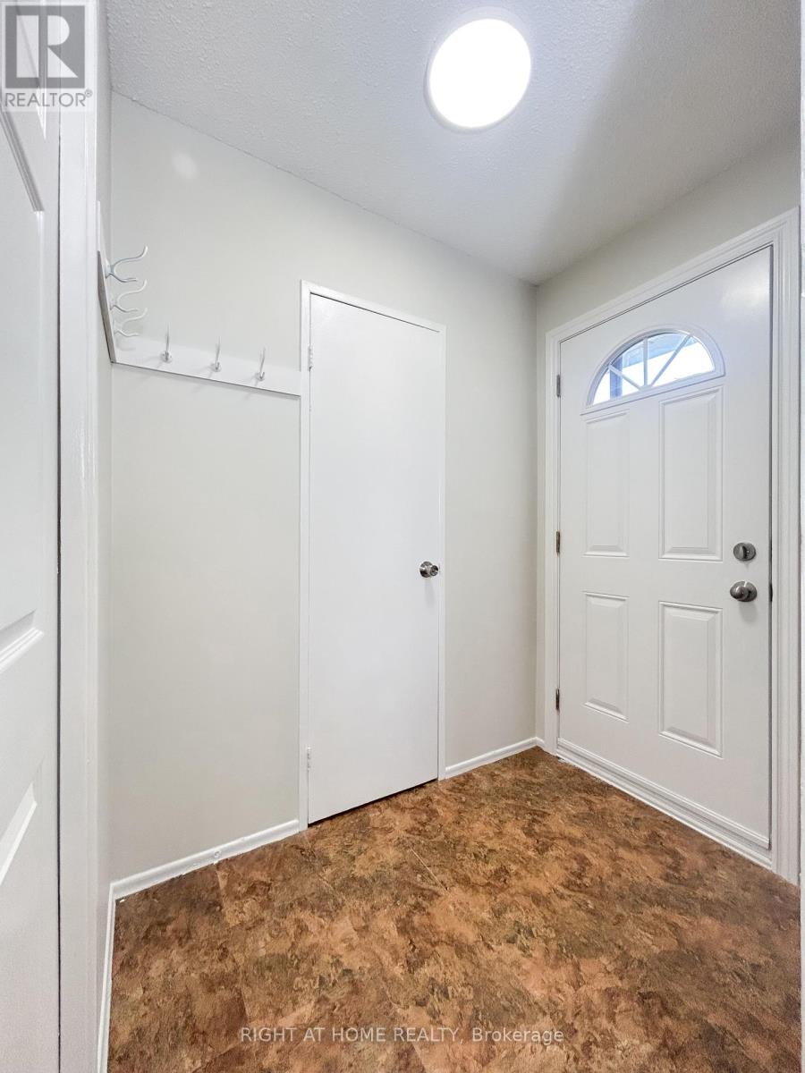 32 - 160 Jansen Avenue, Kitchener, Ontario  N2A 2L7 - Photo 11 - X12427229