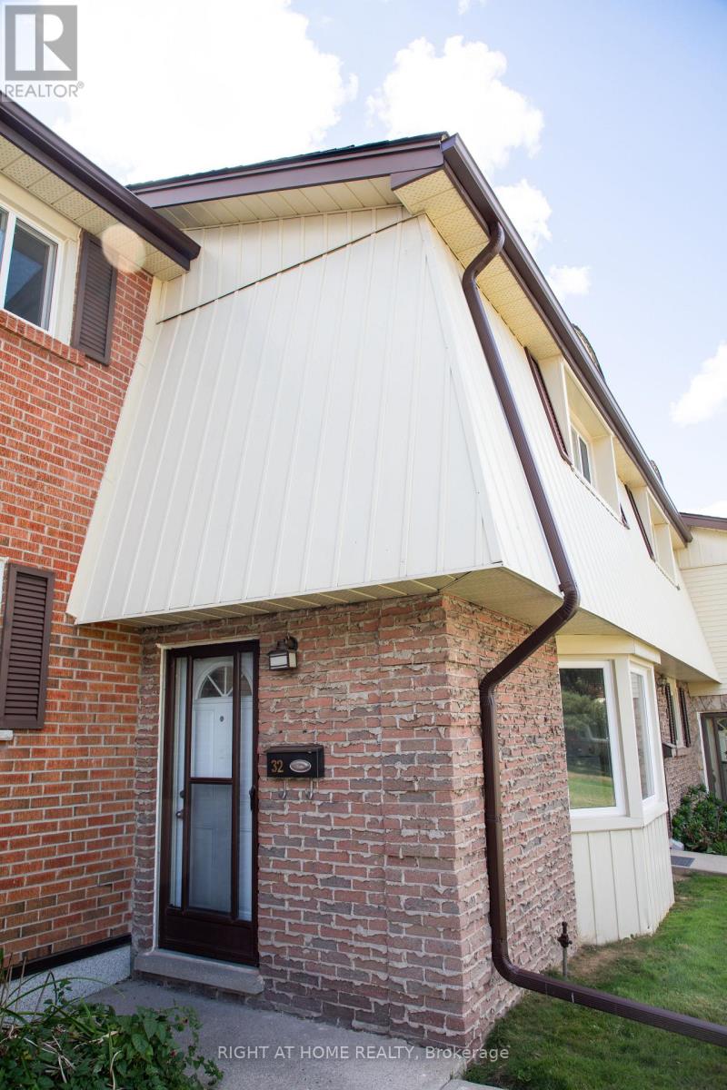 Property at 32 - 160 JANSEN AVENUE image 2