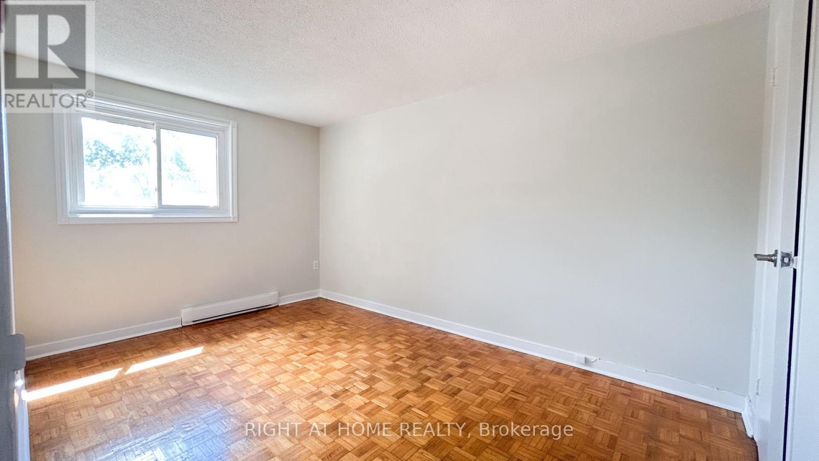 32 - 160 Jansen Avenue, Kitchener, Ontario  N2A 2L7 - Photo 26 - X12427229