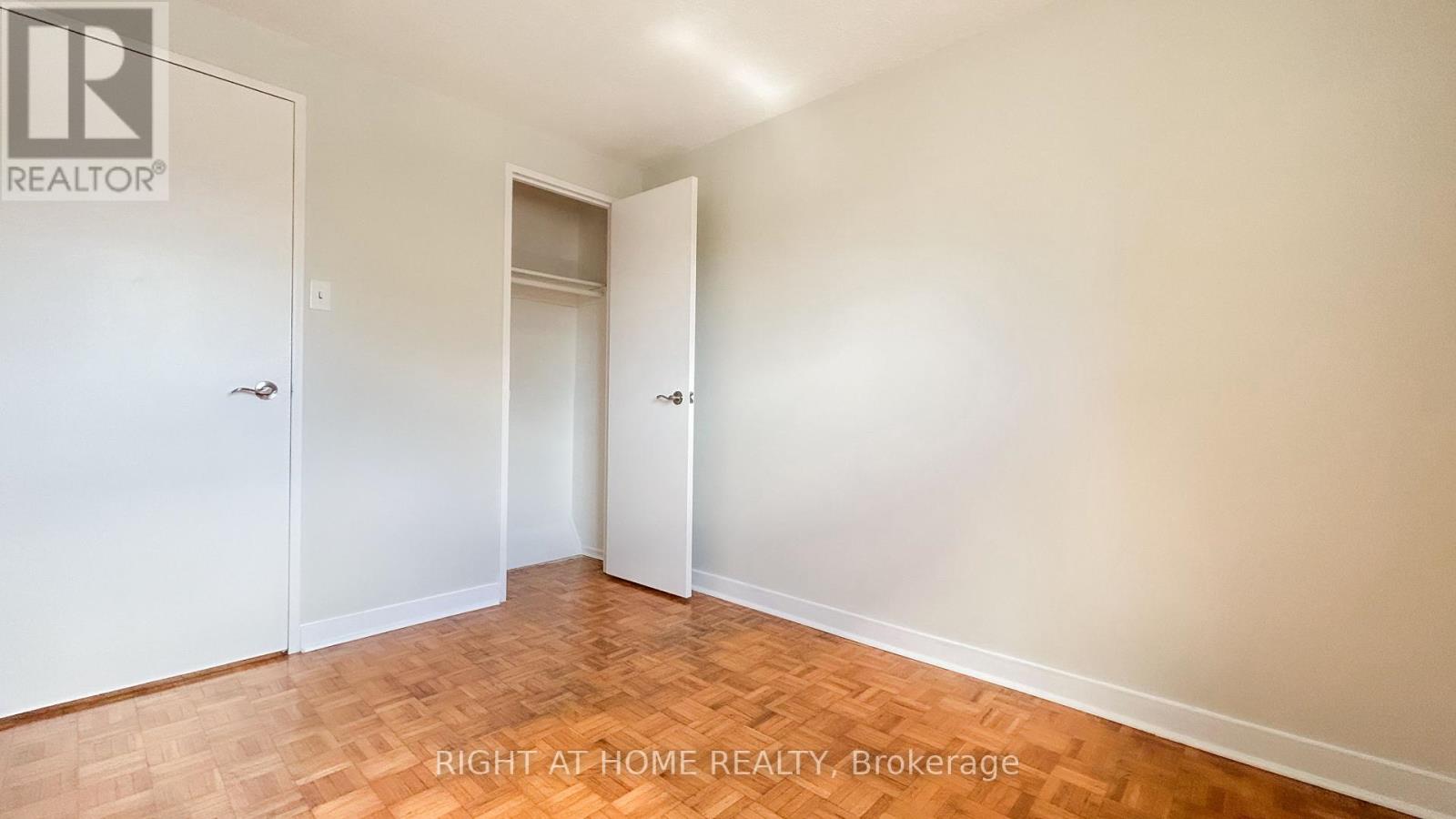 32 - 160 Jansen Avenue, Kitchener, Ontario  N2A 2L7 - Photo 33 - X12427229