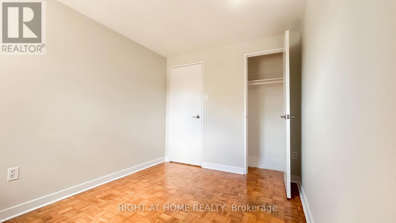 32 - 160 Jansen Avenue, Kitchener, Ontario  N2A 2L7 - Photo 35 - X12427229