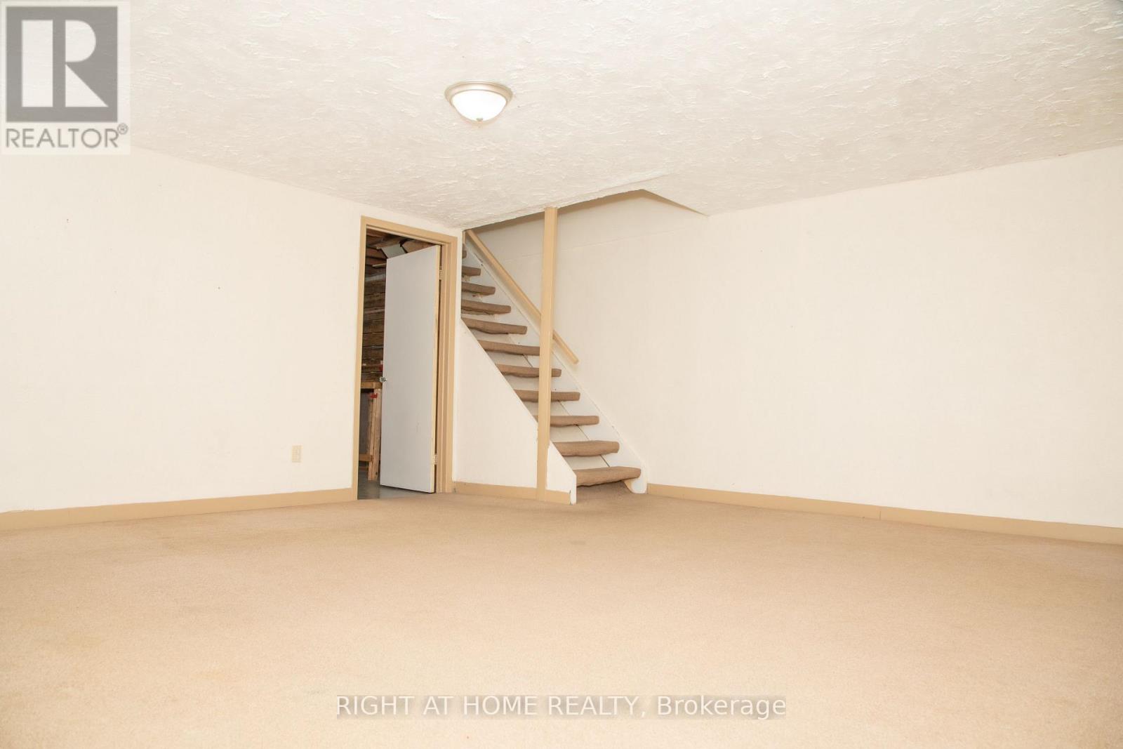 32 - 160 Jansen Avenue, Kitchener, Ontario  N2A 2L7 - Photo 38 - X12427229