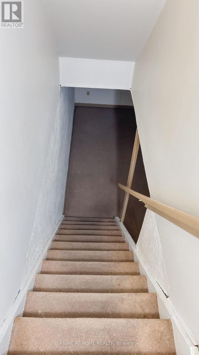 32 - 160 Jansen Avenue, Kitchener, Ontario  N2A 2L7 - Photo 39 - X12427229