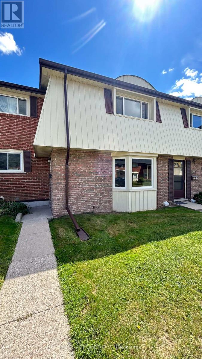Property at 32 - 160 JANSEN AVENUE image 4