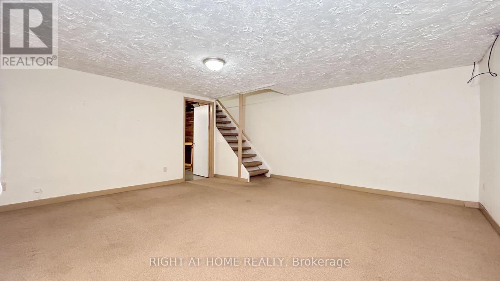 32 - 160 Jansen Avenue, Kitchener, Ontario  N2A 2L7 - Photo 40 - X12427229
