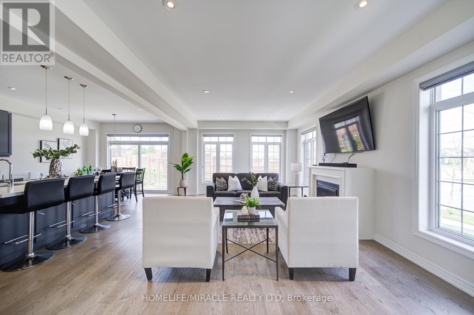 2 William Dunlop Street, Kitchener, Ontario  N2R 0N7 - Photo 11 - X12427233