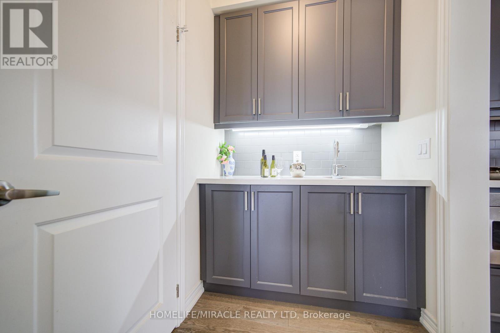 2 William Dunlop Street, Kitchener, Ontario  N2R 0N7 - Photo 21 - X12427233