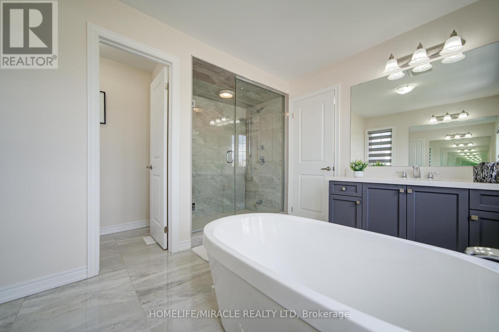 2 William Dunlop Street, Kitchener, Ontario  N2R 0N7 - Photo 29 - X12427233