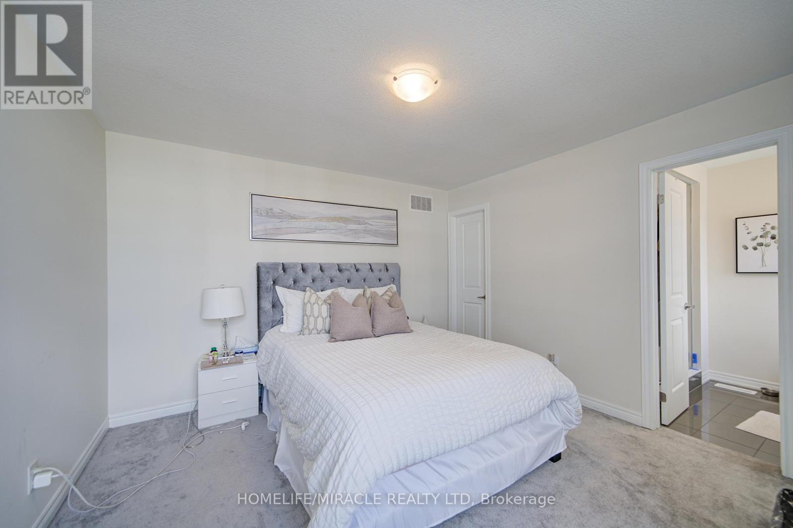 2 William Dunlop Street, Kitchener, Ontario  N2R 0N7 - Photo 32 - X12427233