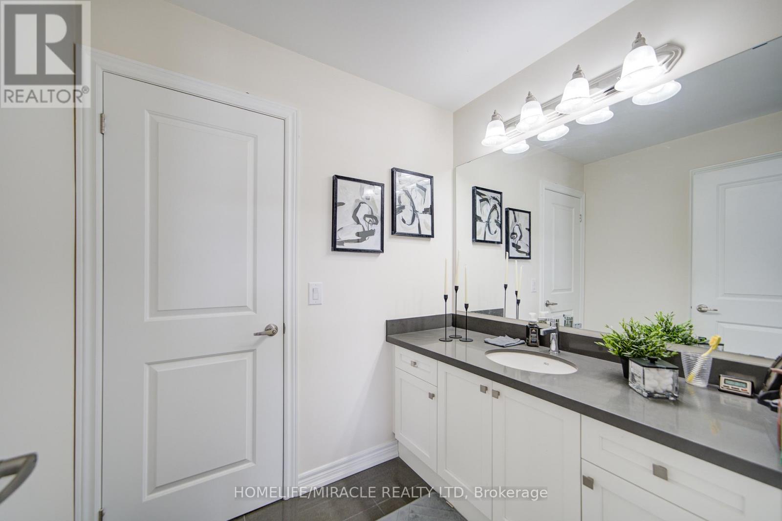 2 William Dunlop Street, Kitchener, Ontario  N2R 0N7 - Photo 35 - X12427233