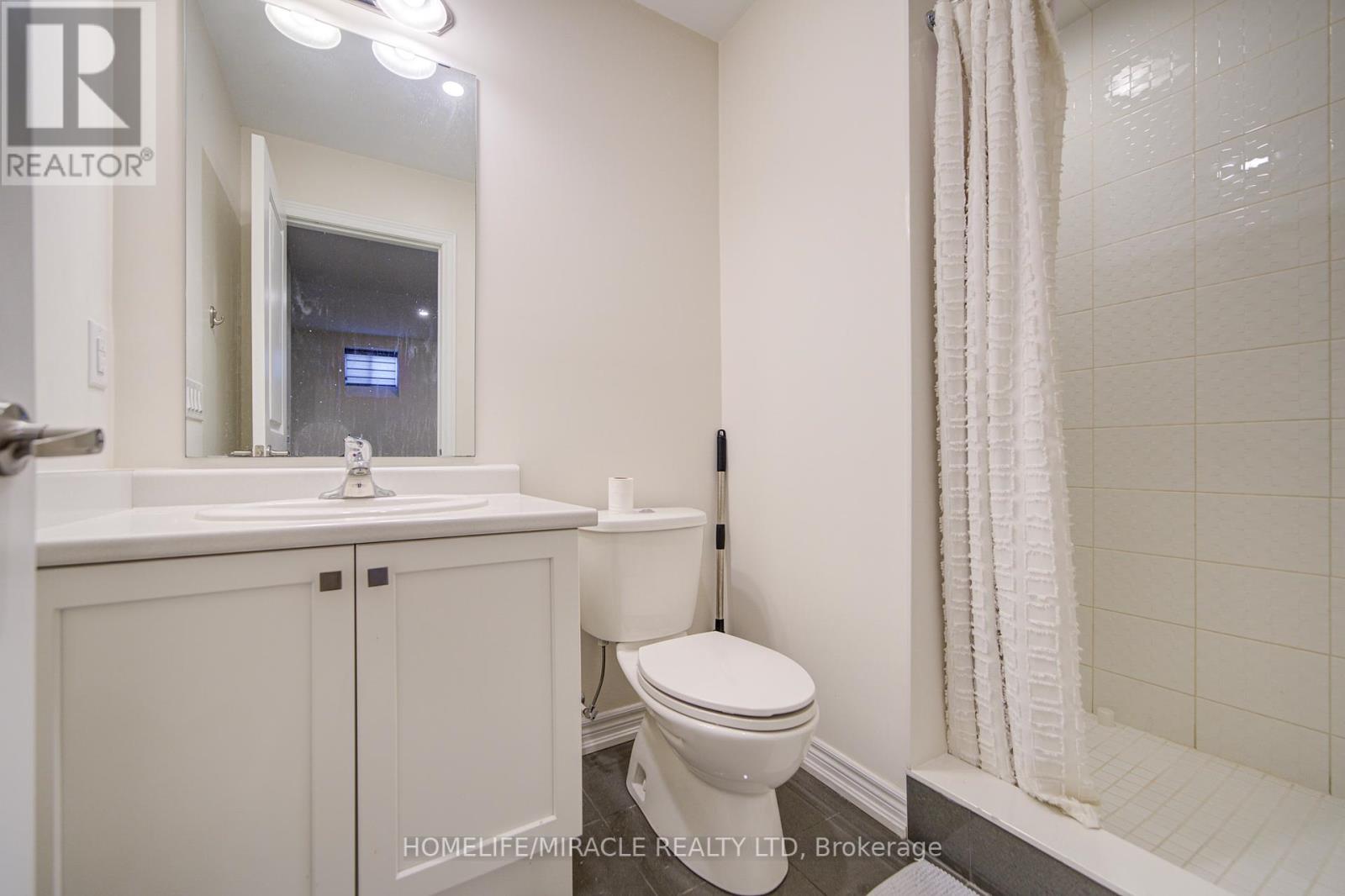 2 William Dunlop Street, Kitchener, Ontario  N2R 0N7 - Photo 42 - X12427233