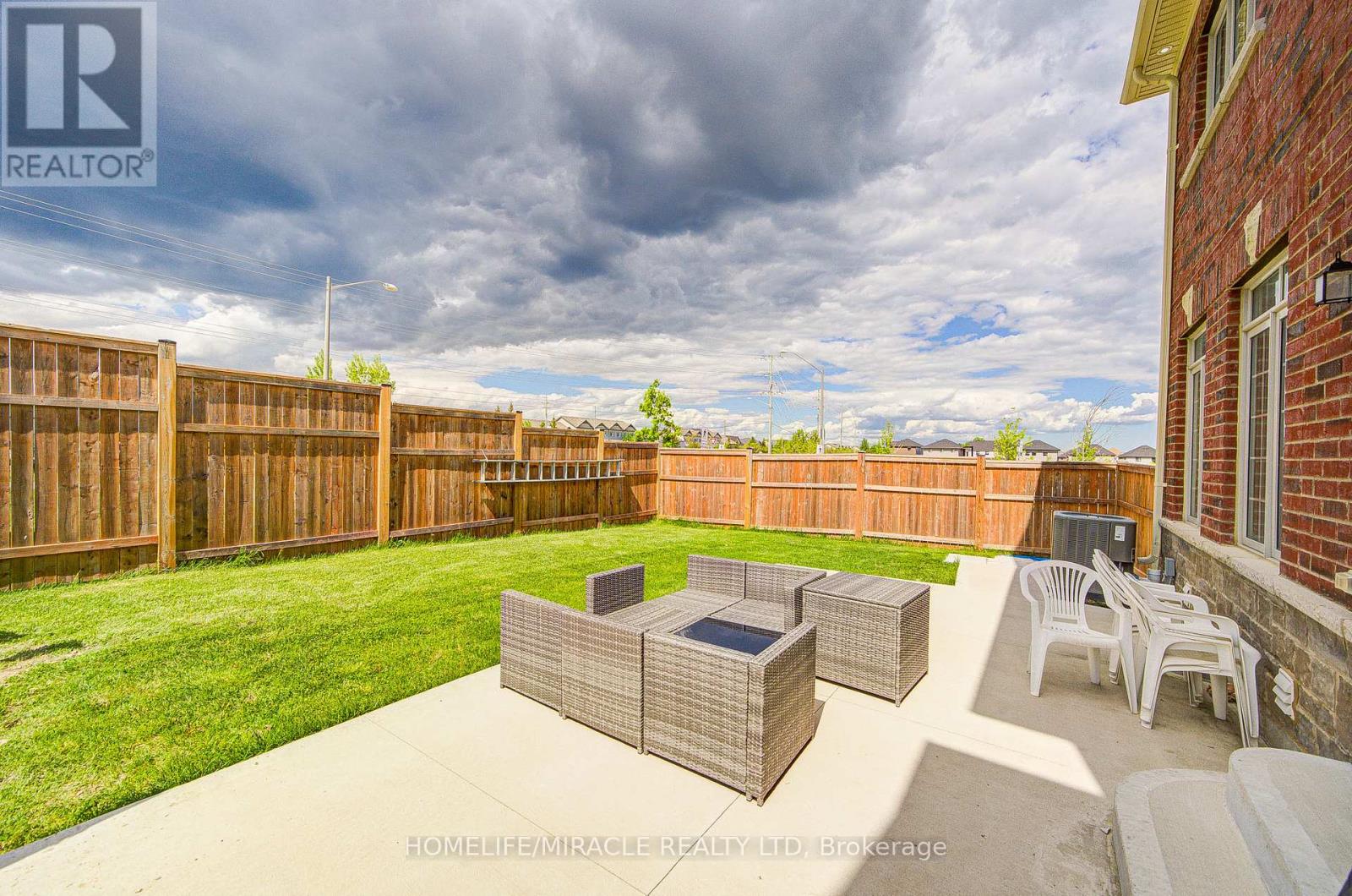 2 William Dunlop Street, Kitchener, Ontario  N2R 0N7 - Photo 43 - X12427233