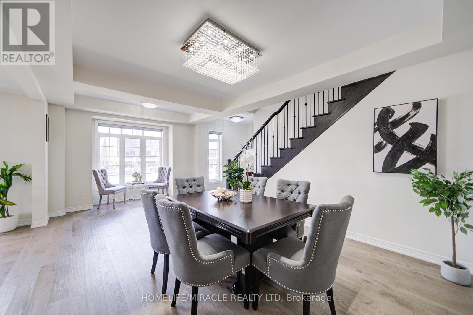 2 William Dunlop Street, Kitchener, Ontario  N2R 0N7 - Photo 9 - X12427233