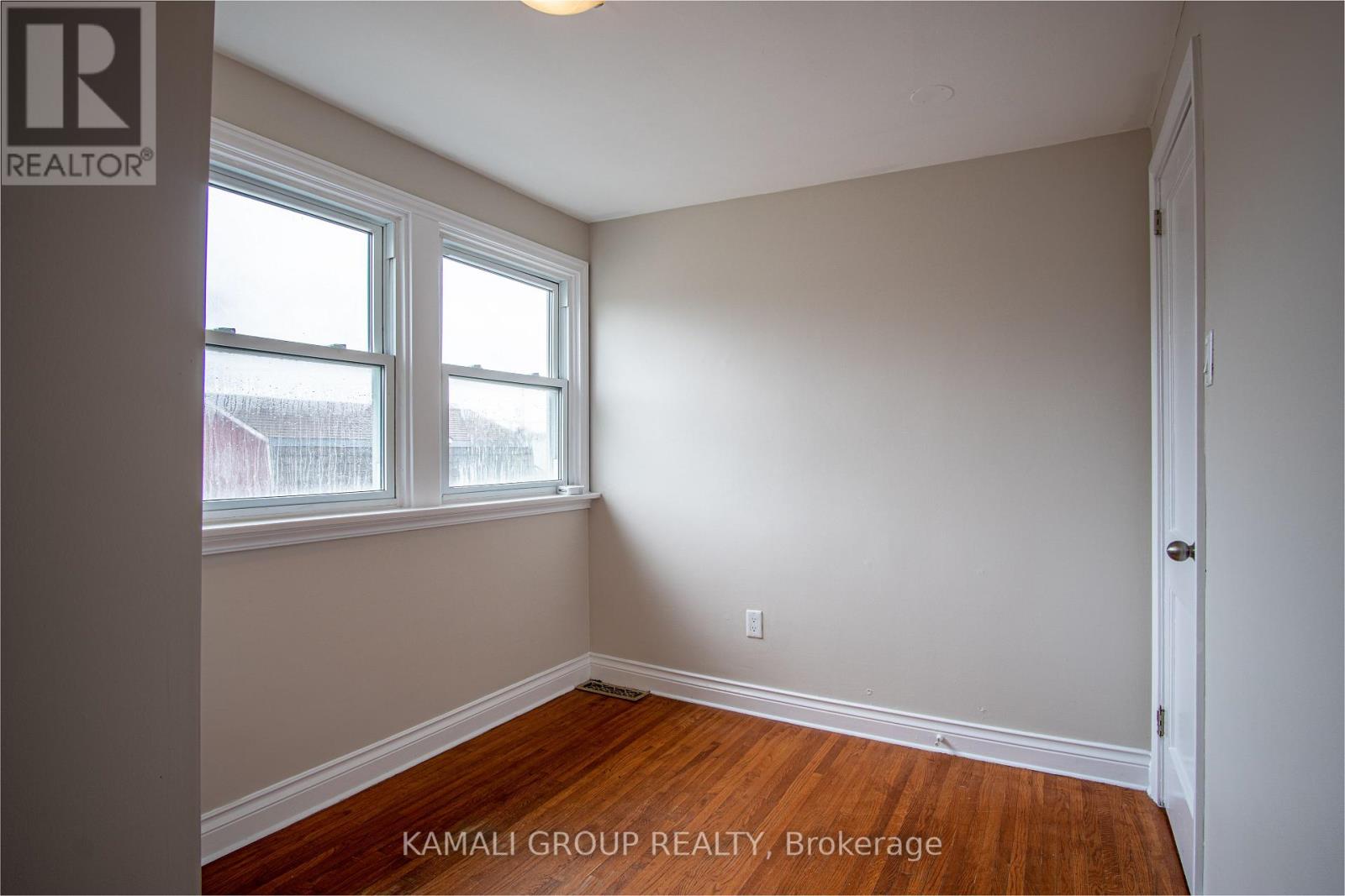 Upper - 15 Sherbourne Street, St. Catharines, Ontario  L2M 5P8 - Photo 10 - X12427258
