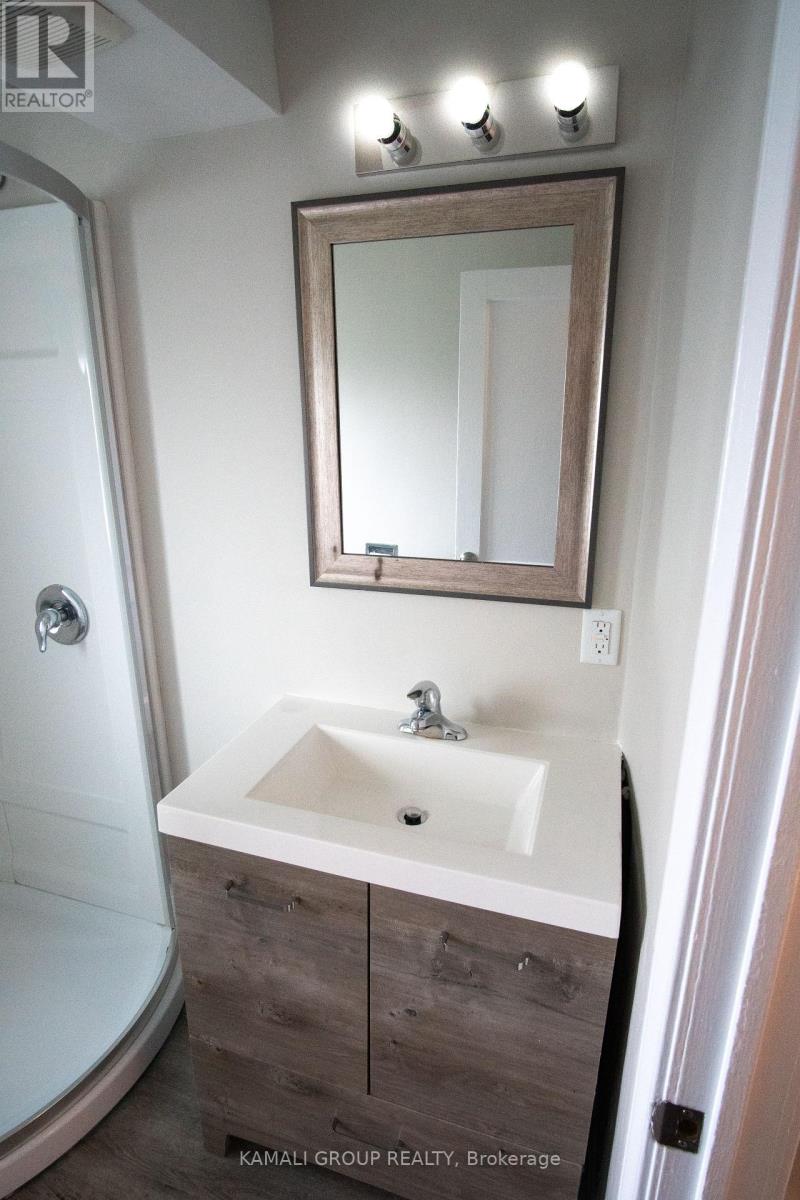 Upper - 15 Sherbourne Street, St. Catharines, Ontario  L2M 5P8 - Photo 14 - X12427258
