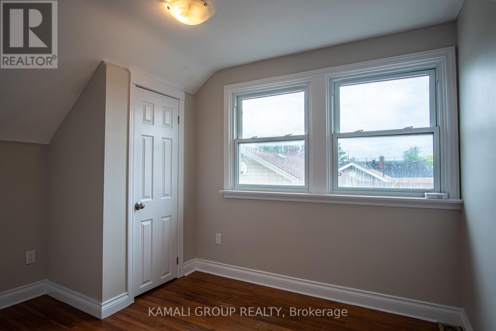 Upper - 15 Sherbourne Street, St. Catharines, Ontario  L2M 5P8 - Photo 8 - X12427258