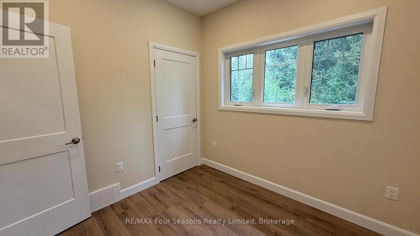 457 Huron Road, South Bruce Peninsula, Ontario  N0H 2T0 - Photo 14 - X12427254