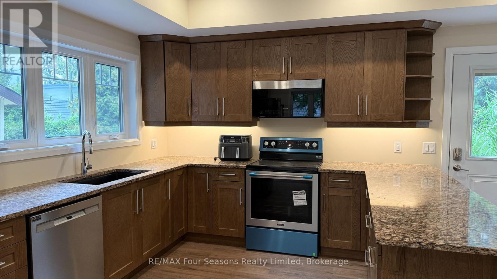 457 Huron Road, South Bruce Peninsula, Ontario  N0H 2T0 - Photo 5 - X12427254