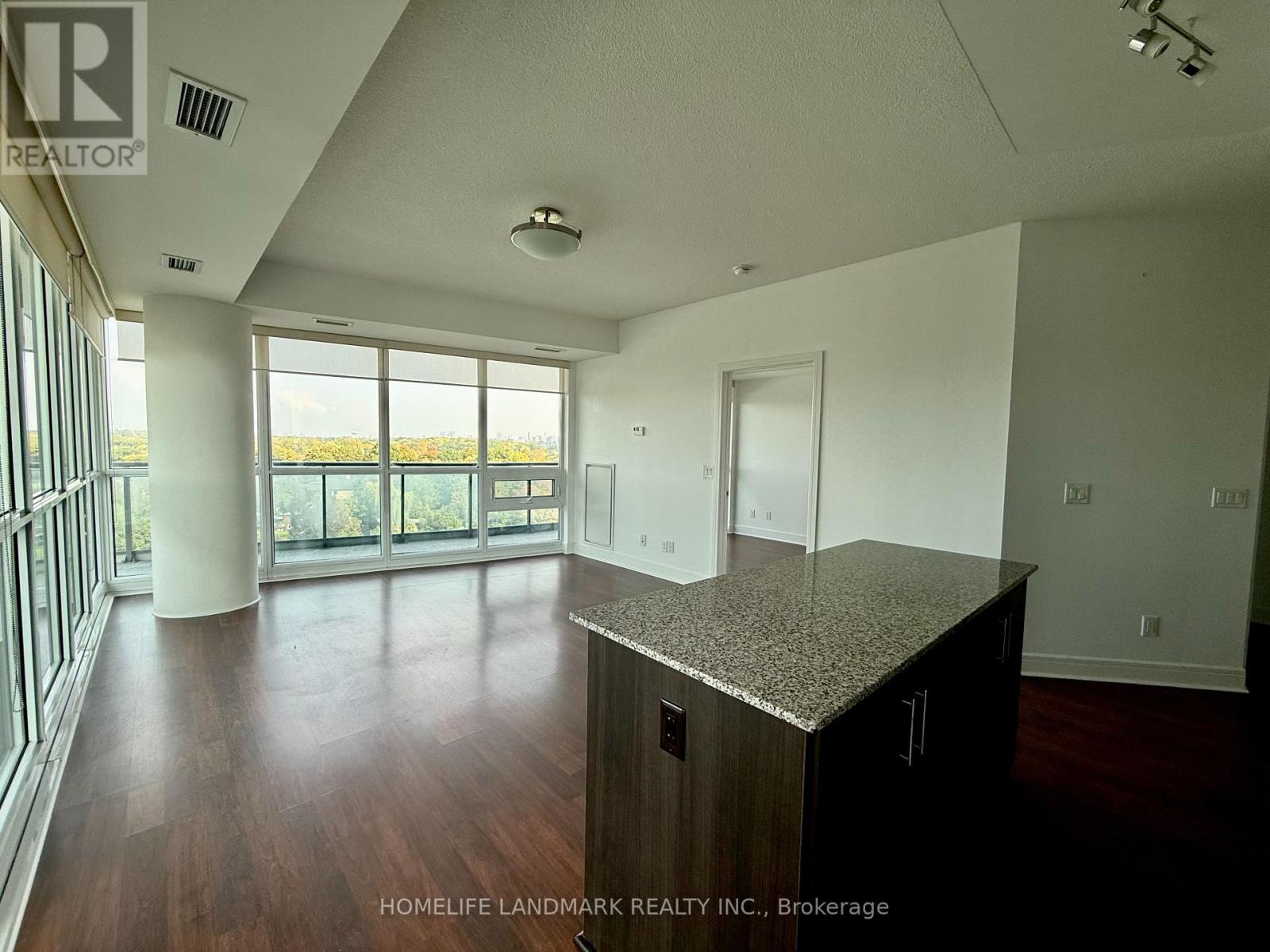 901 - 35 Brian Peck Crescent, Toronto, Ontario  M4G 0A5 - Photo 7 - C12425015