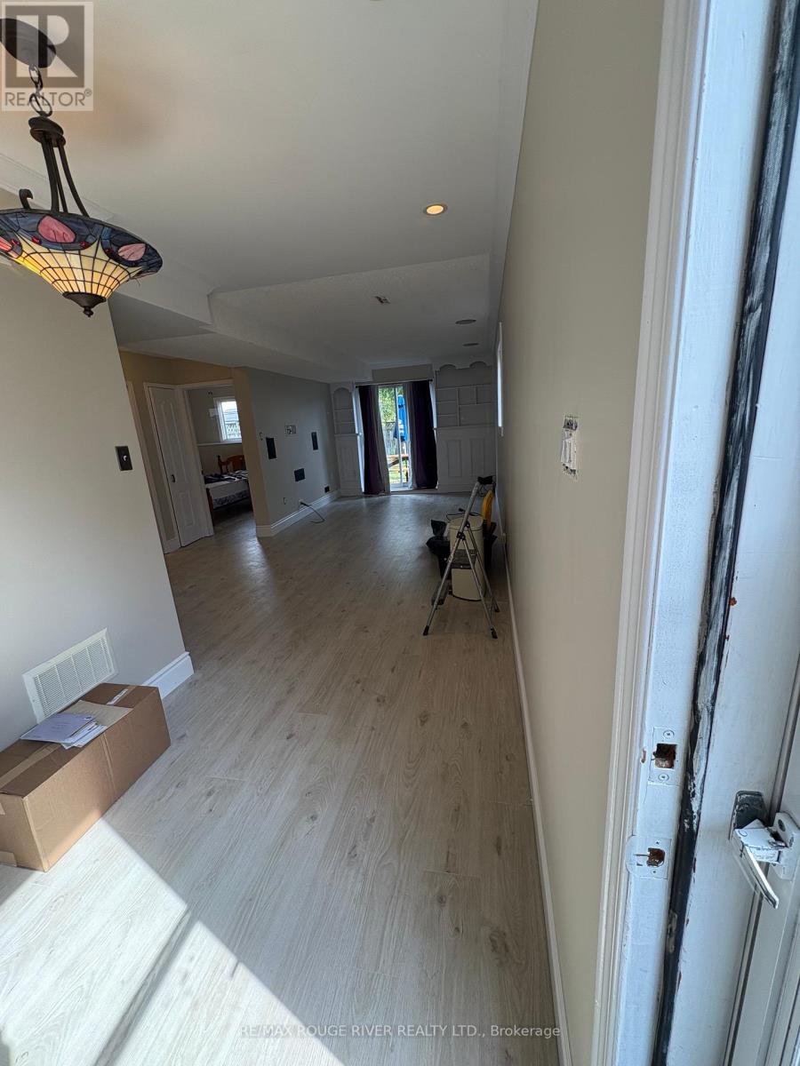 Lower - 40 Farncomb Crescent, Clarington, Ontario  L1C 4L8 - Photo 2 - E12427412