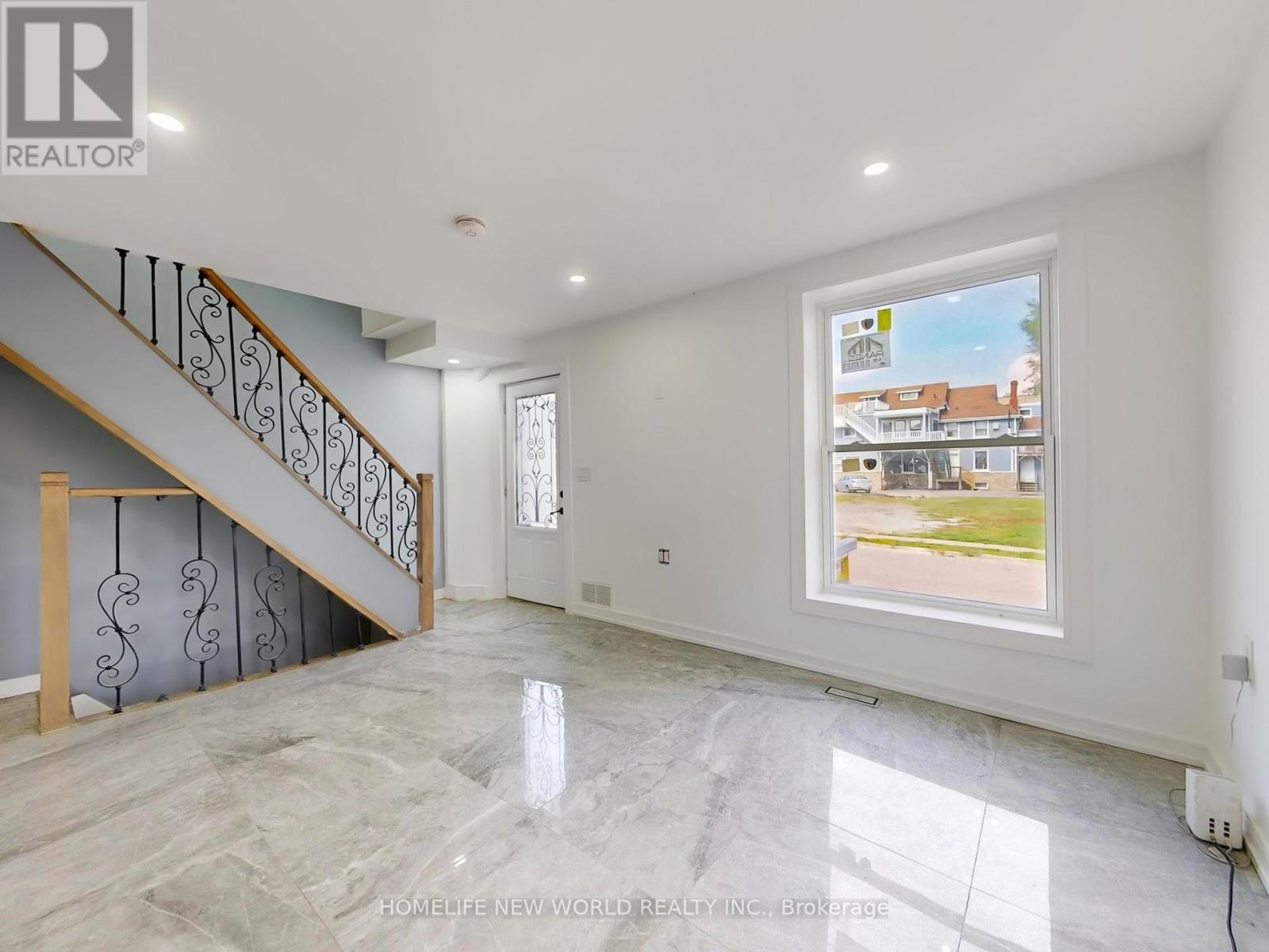 11 Maple Street, Oshawa, Ontario  L1H 2L6 - Photo 3 - E12427319