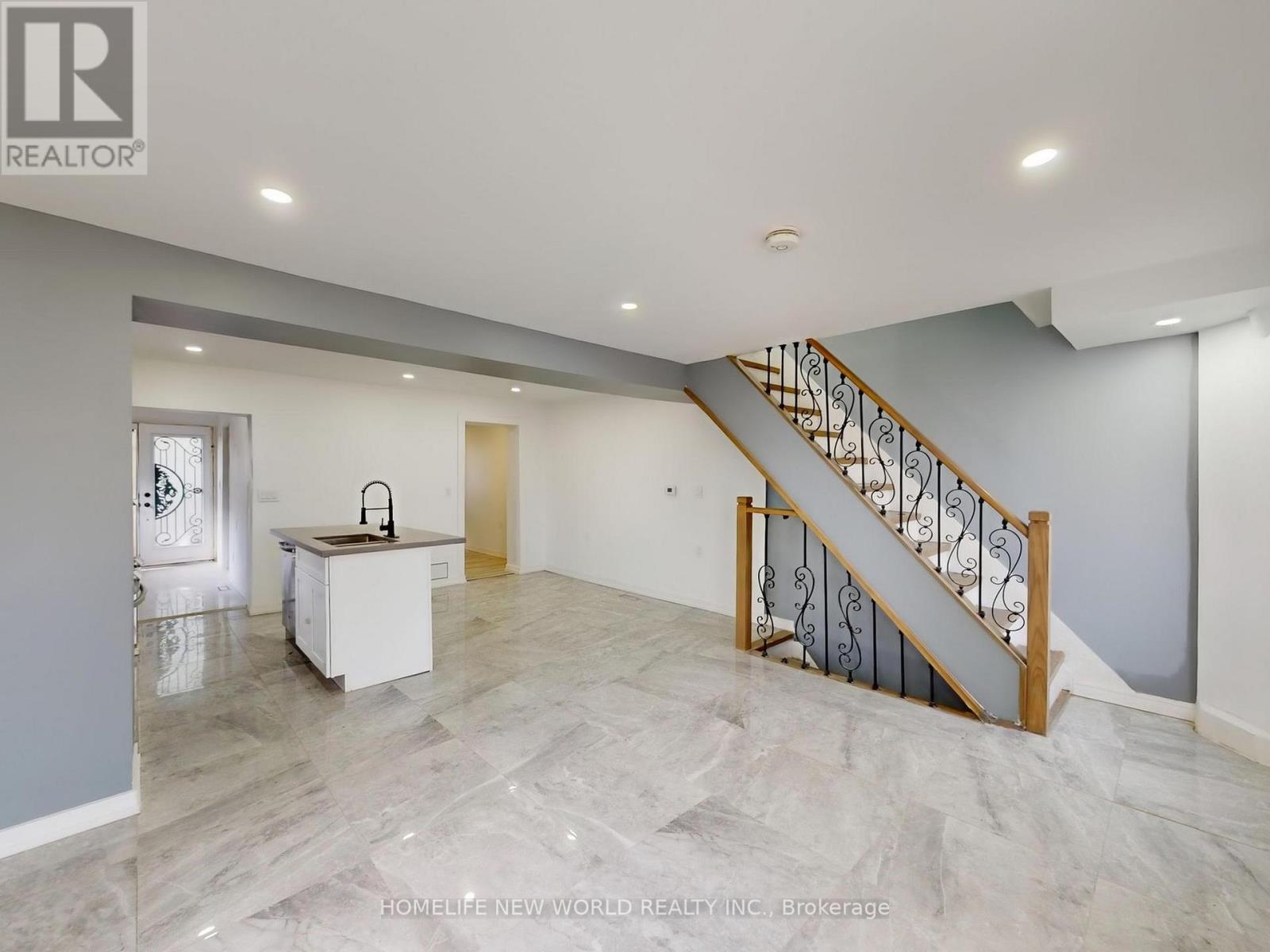 11 Maple Street, Oshawa, Ontario  L1H 2L6 - Photo 4 - E12427319
