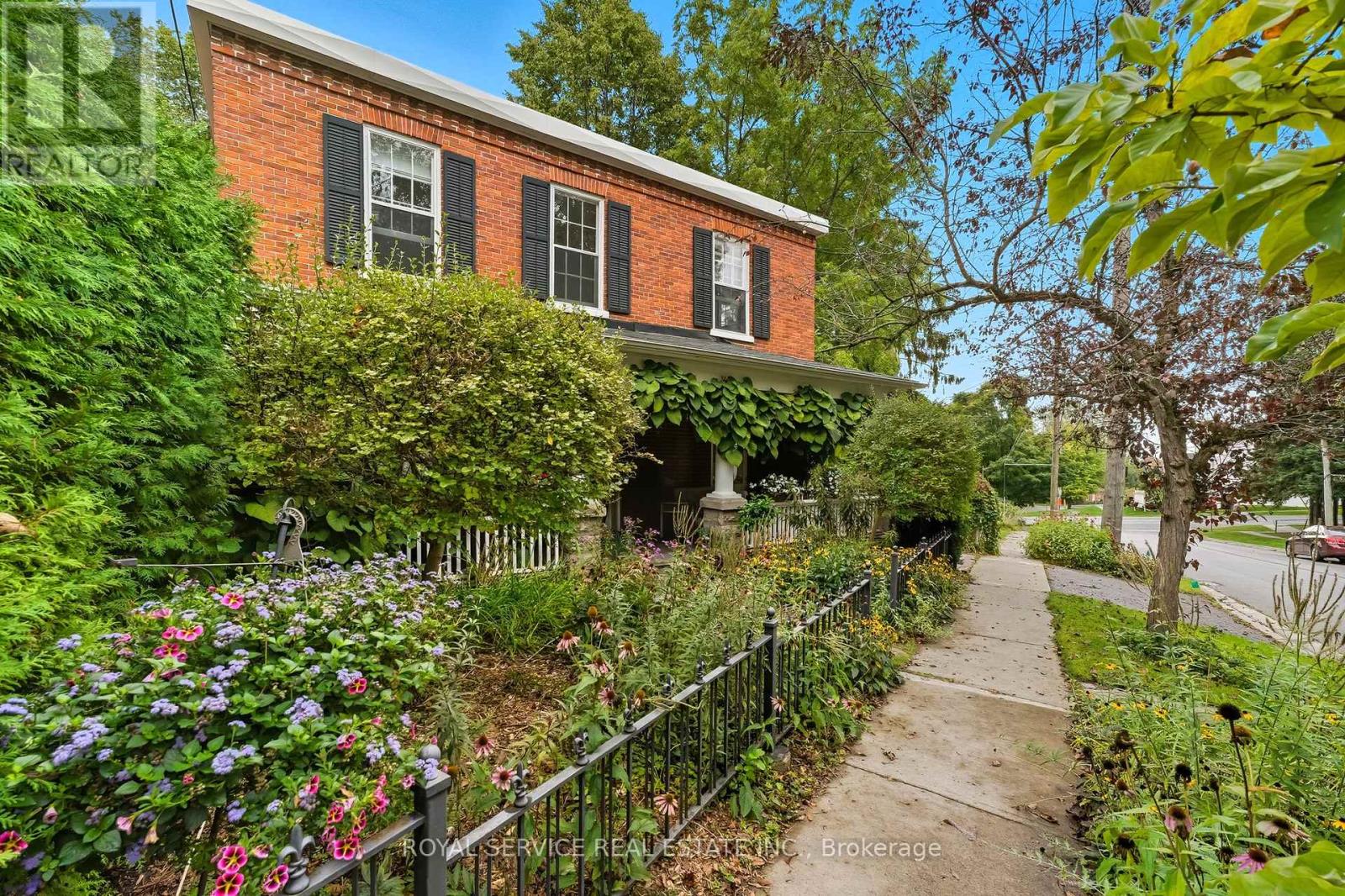 81 Pine Street S, Port Hope, Ontario  L1A 3G2 - Photo 2 - X12427451