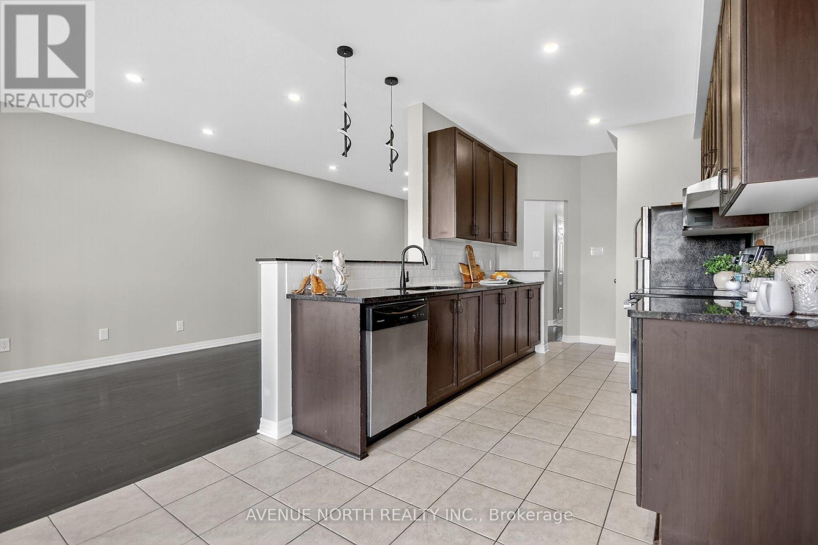 629 Sunburst Street, Ottawa, Ontario  K1T 0L1 - Photo 10 - X12427462