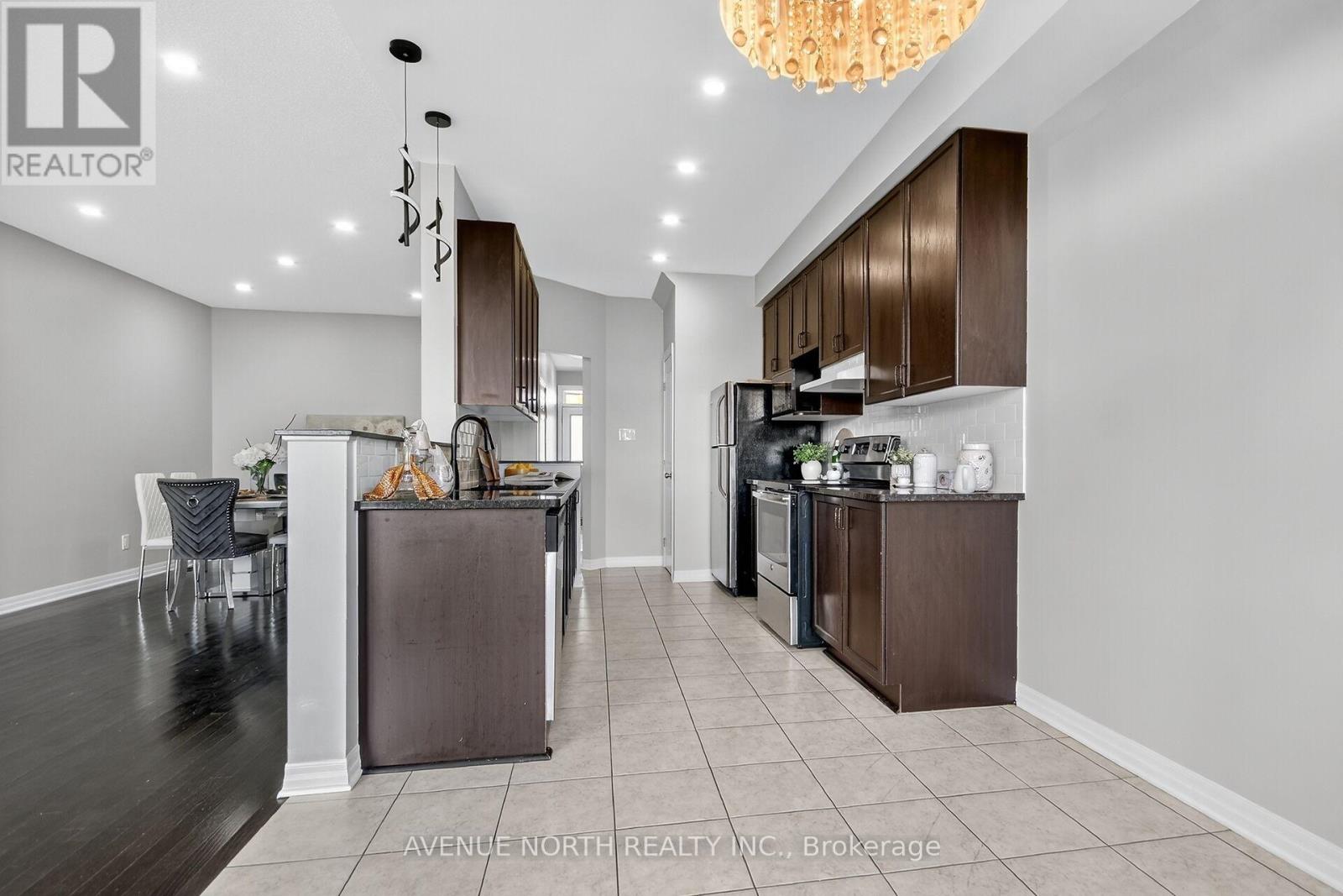 629 Sunburst Street, Ottawa, Ontario  K1T 0L1 - Photo 7 - X12427462