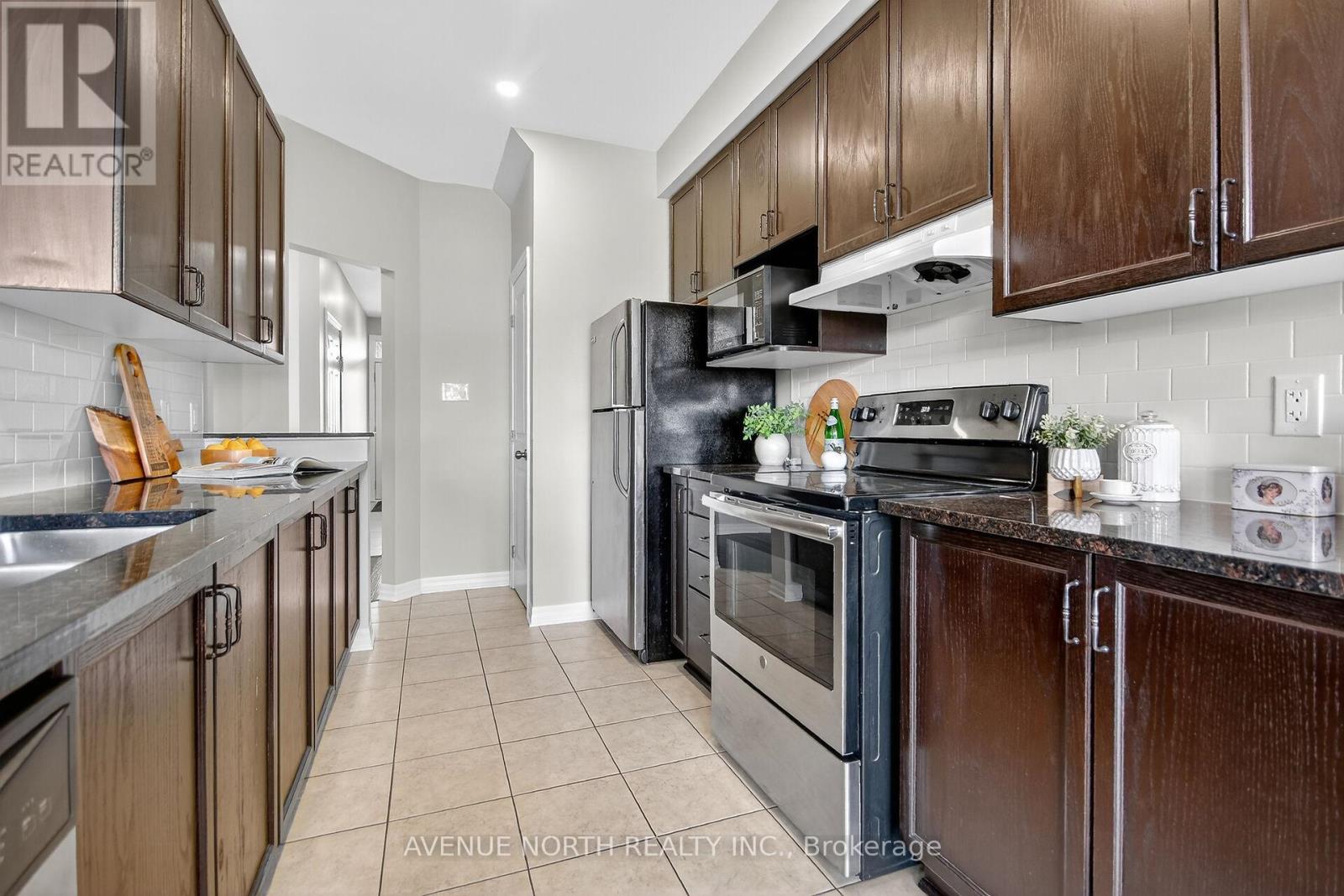 629 Sunburst Street, Ottawa, Ontario  K1T 0L1 - Photo 8 - X12427462