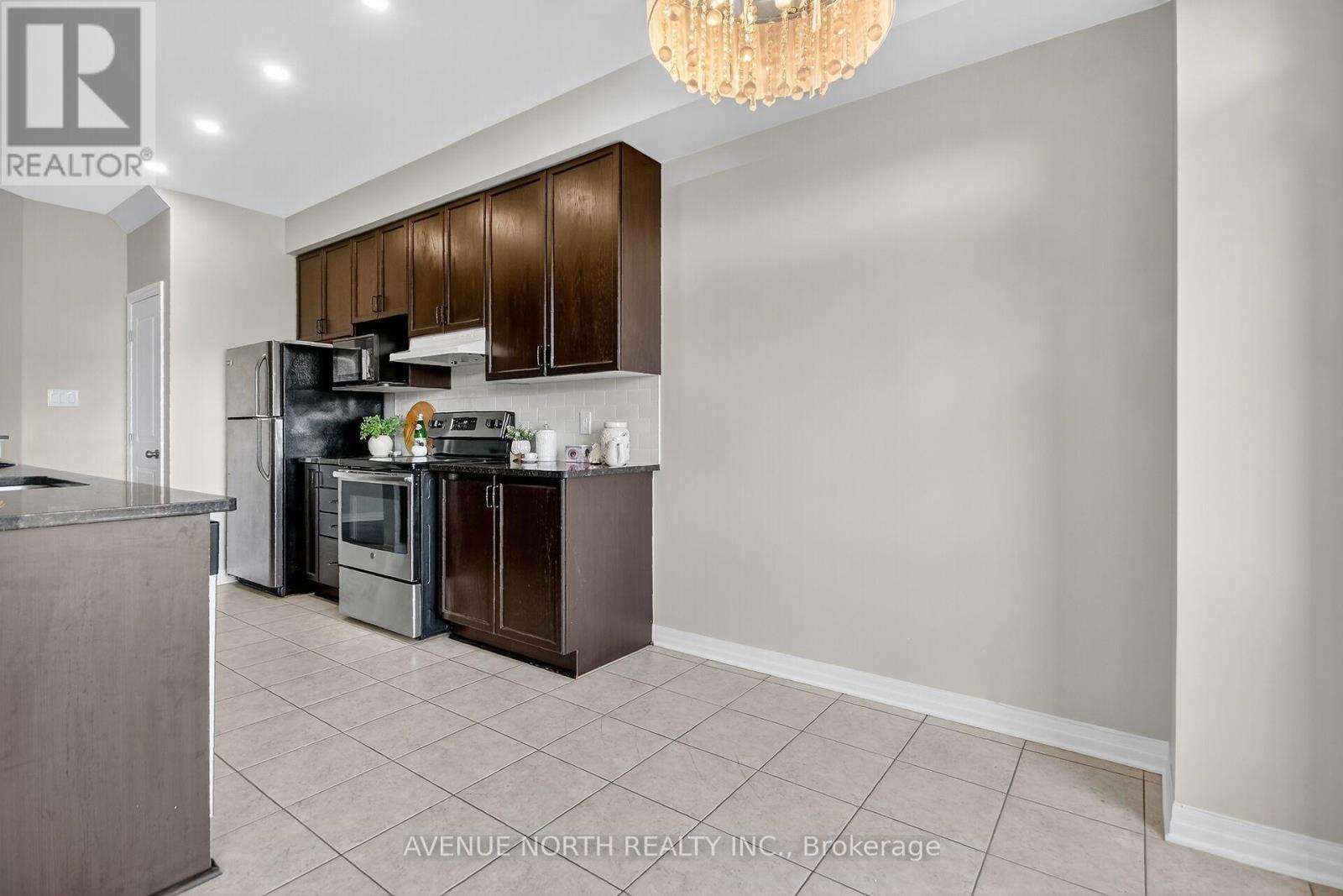 629 Sunburst Street, Ottawa, Ontario  K1T 0L1 - Photo 9 - X12427462