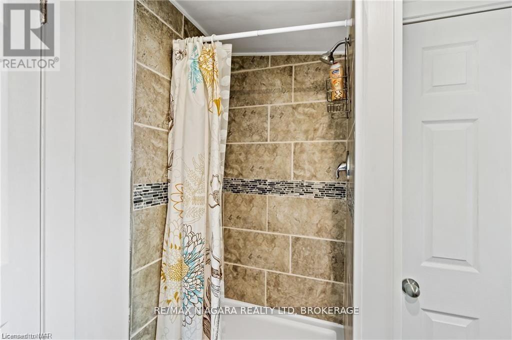 377 Cambridge Road W, Fort Erie, Ontario  L0S 1B0 - Photo 21 - X12427438