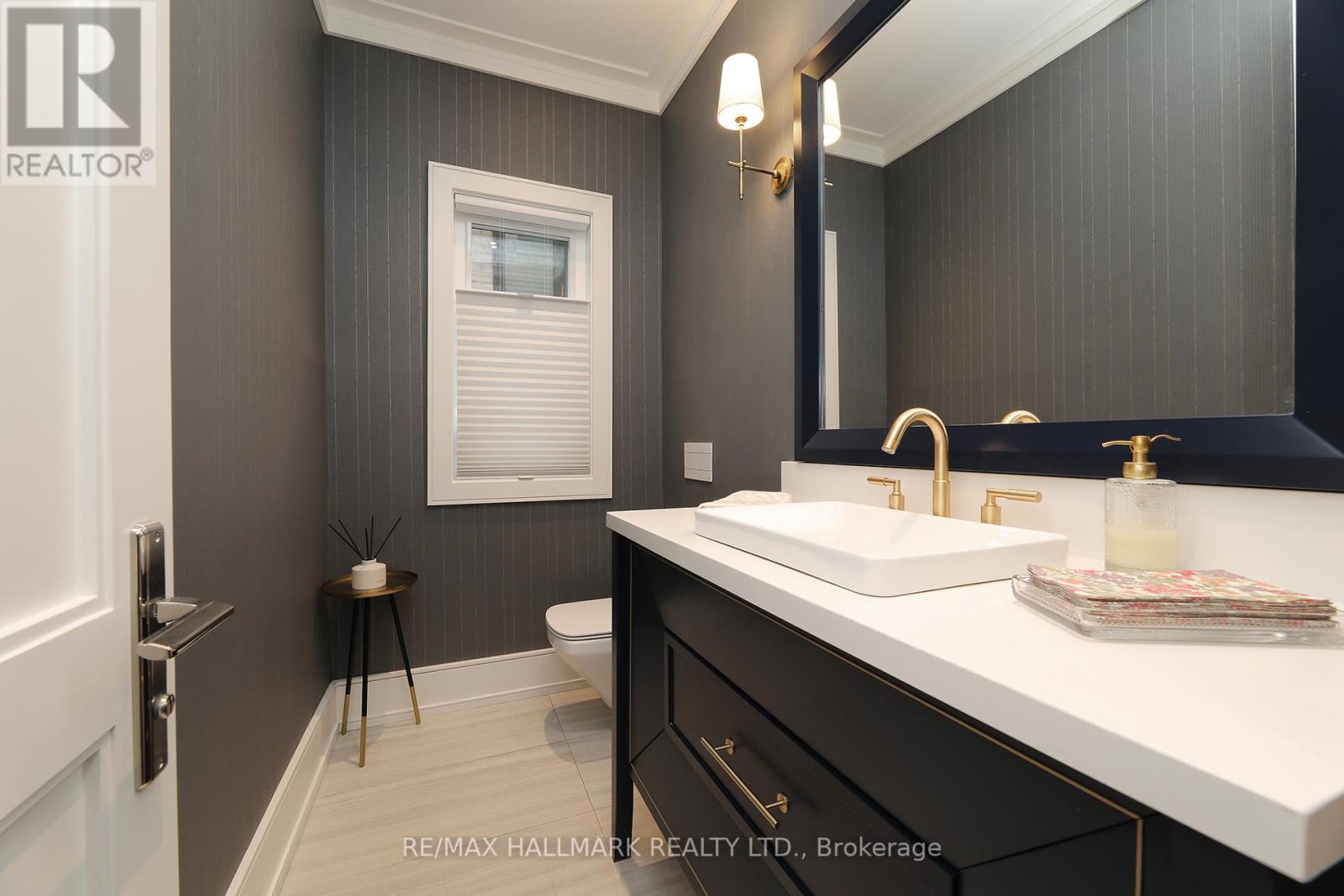 159 Roe Avenue, Toronto, Ontario  M5M 2J1 - Photo 10 - C12425436