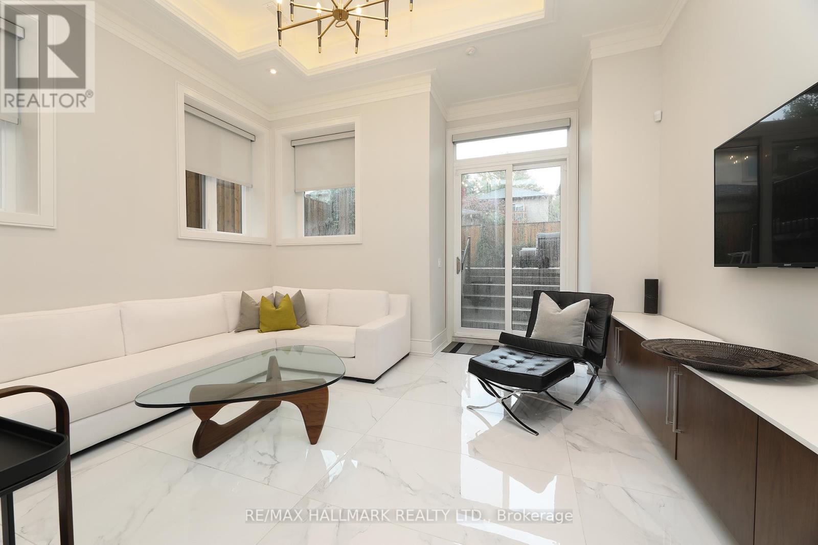 159 Roe Avenue, Toronto, Ontario  M5M 2J1 - Photo 33 - C12425436