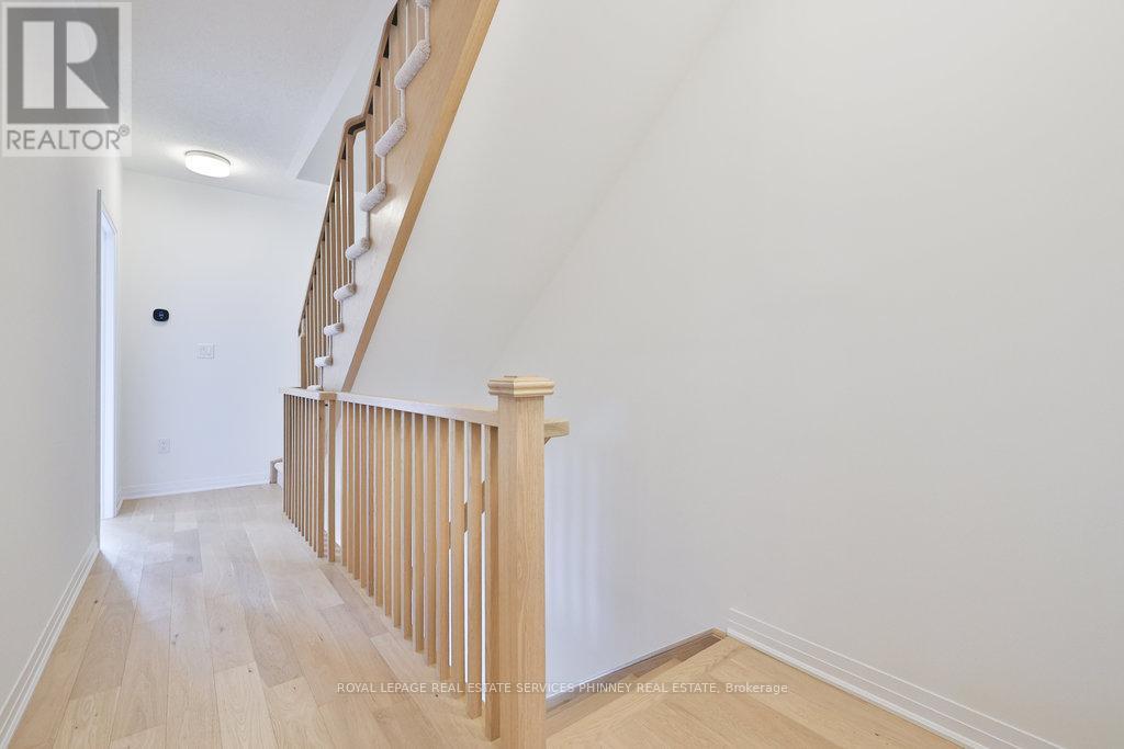 9 Crown Gate, Oakville, Ontario  L6M 0W8 - Photo 17 - W12427334