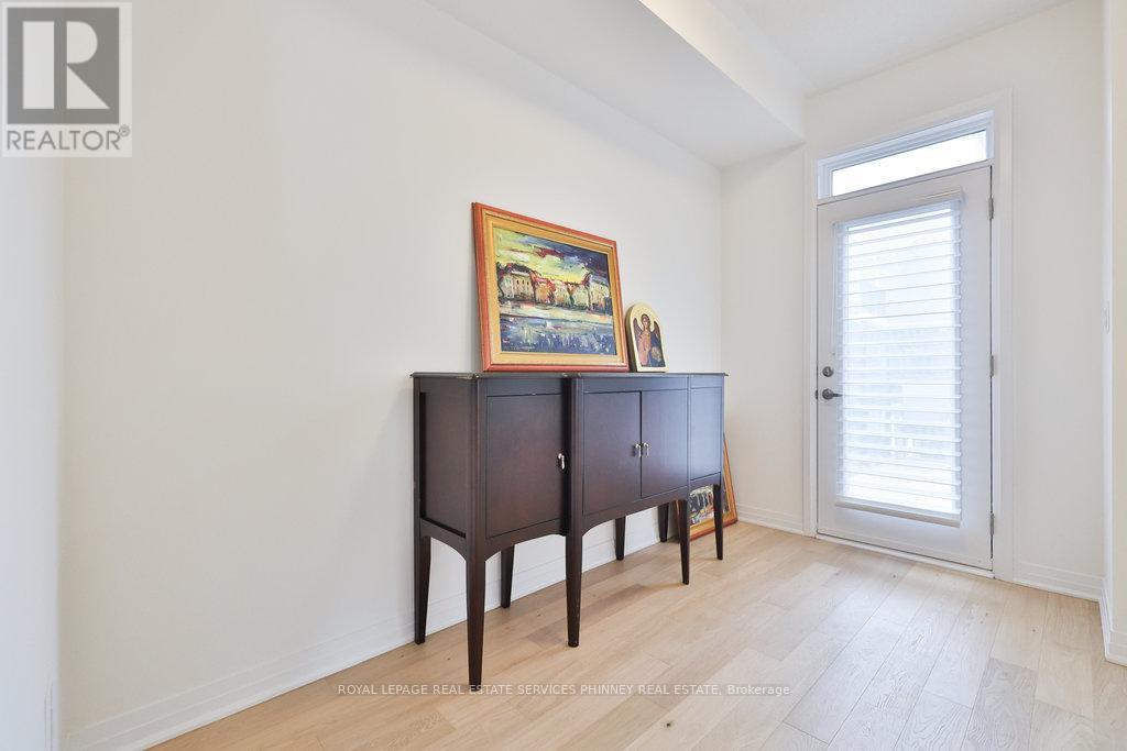 9 Crown Gate, Oakville, Ontario  L6M 0W8 - Photo 26 - W12427334